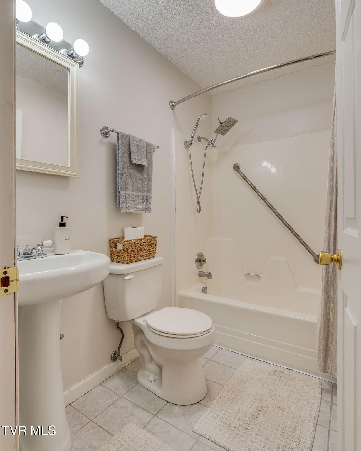 631 South Elm Avenue Erwin, TN 37650 - Photo 16 of 25 016