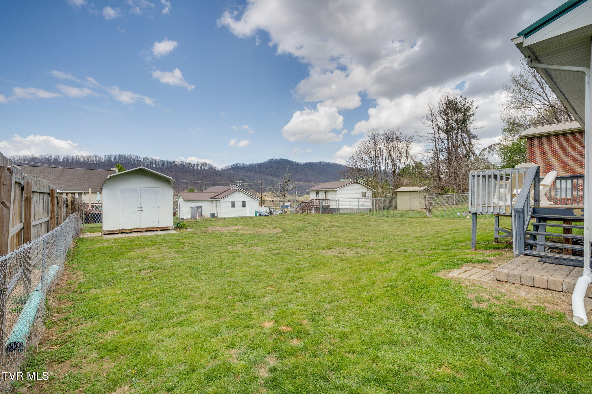 631 South Elm Avenue Erwin, TN 37650 - Photo 20 of 25 020