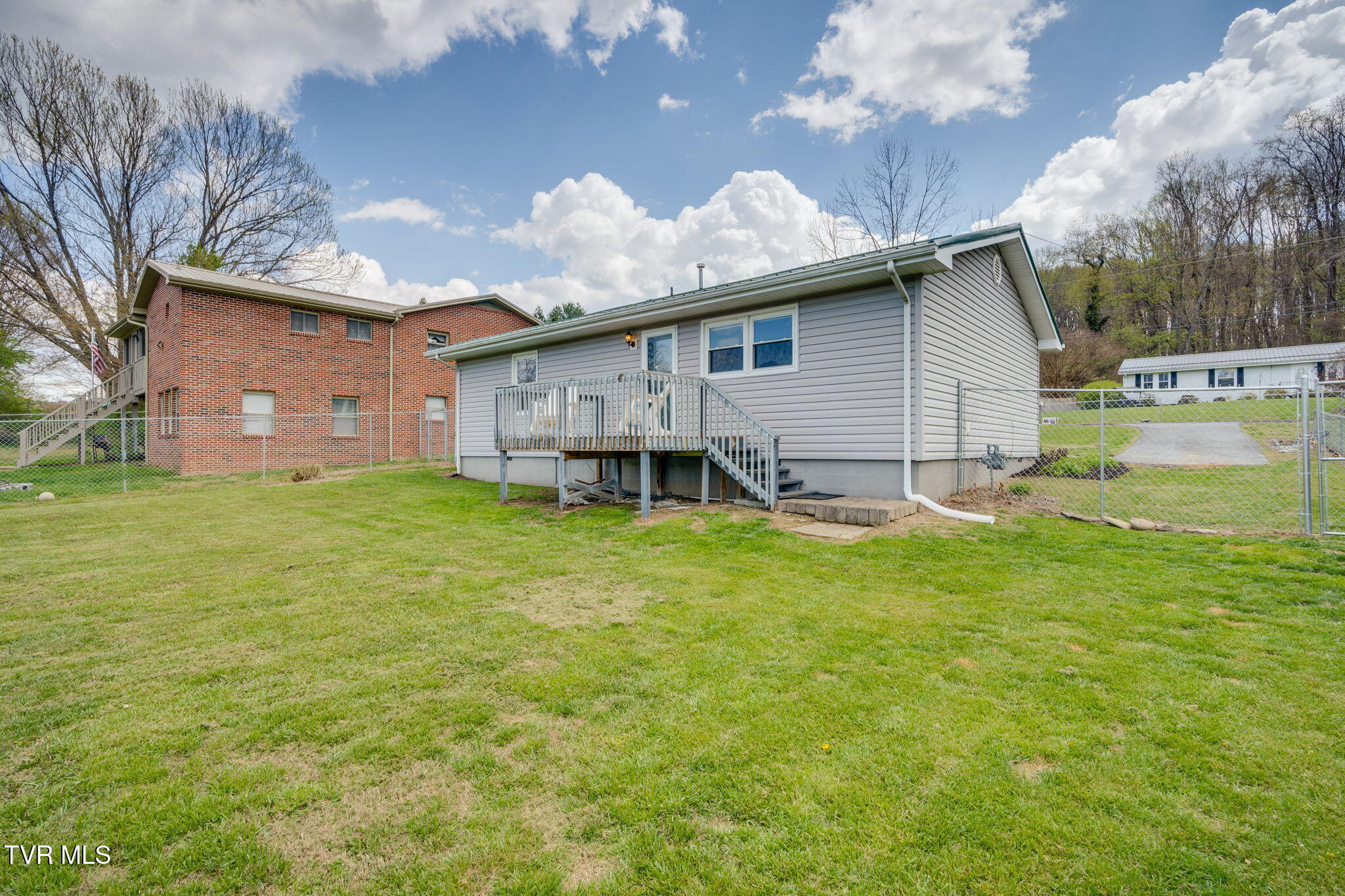 631 South Elm Avenue Erwin, TN 37650 - Photo 21 of 25 021