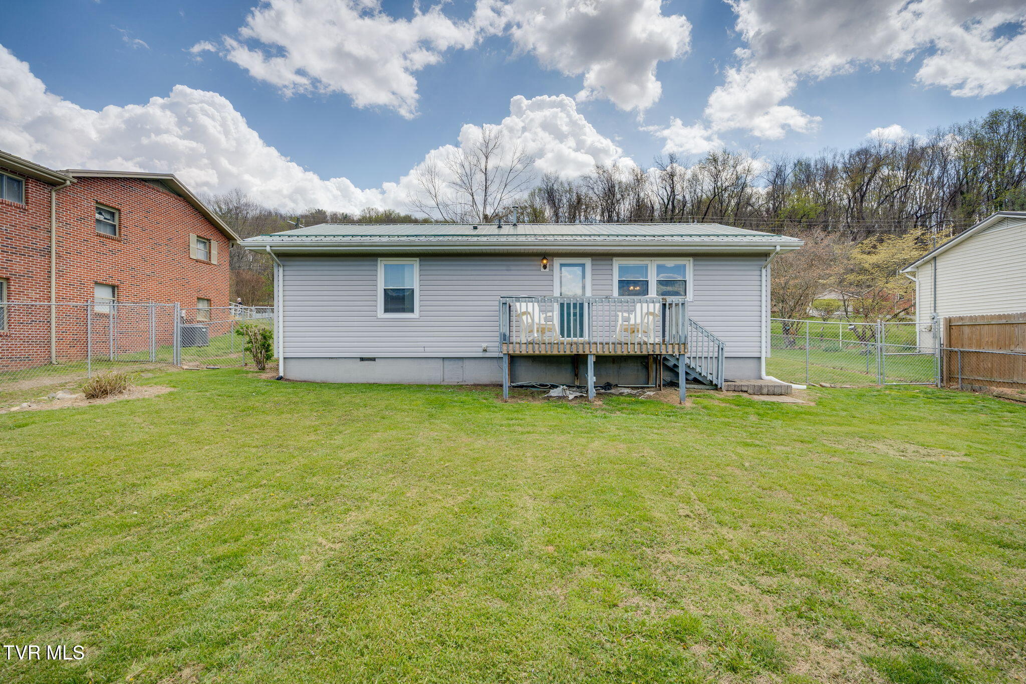 631 South Elm Avenue Erwin, TN 37650 - Photo 22 of 25 022