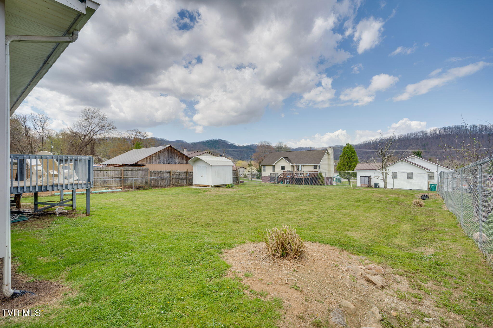 631 South Elm Avenue Erwin, TN 37650 - Photo 24 of 25 024