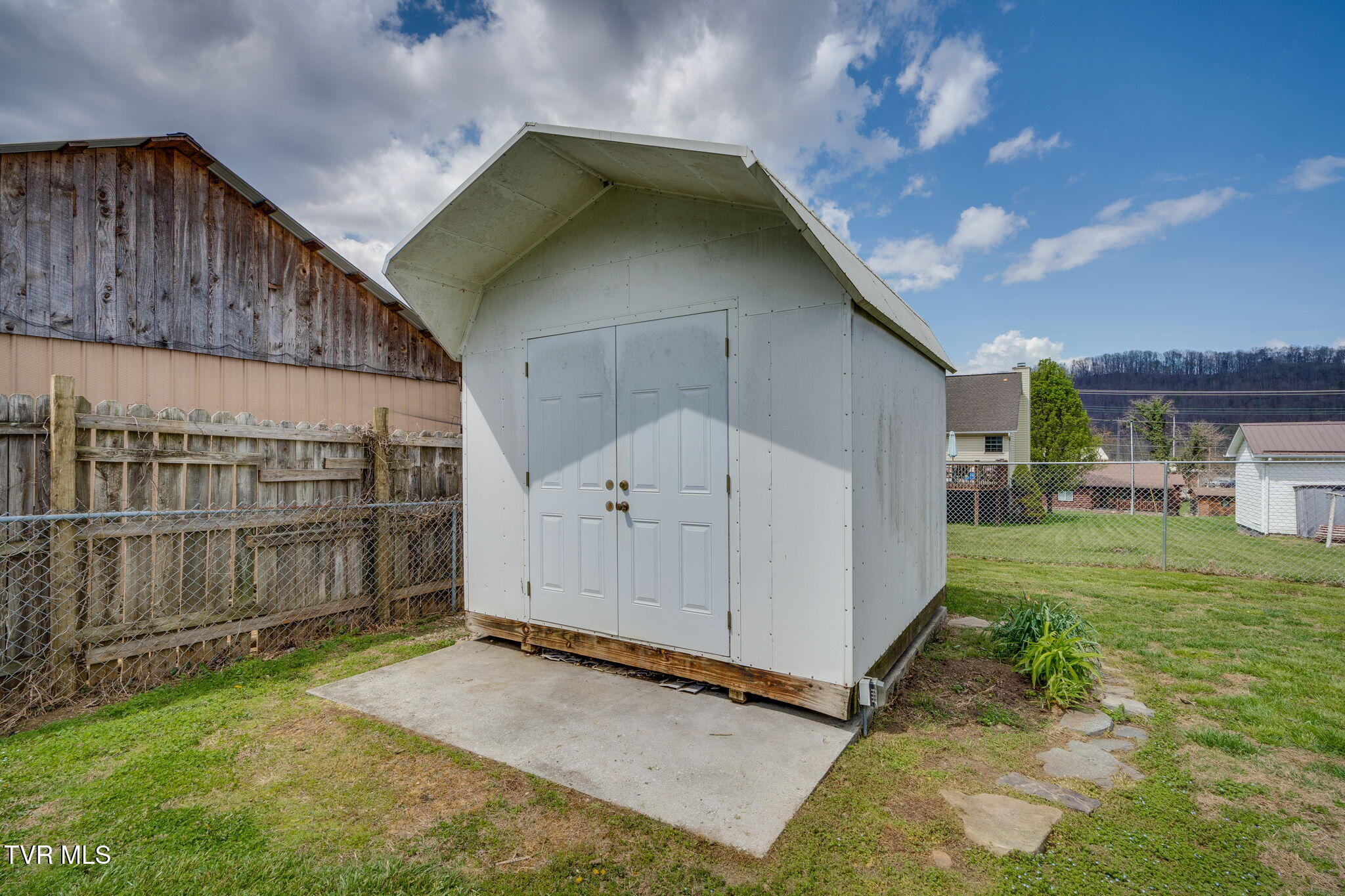 631 South Elm Avenue Erwin, TN 37650 - Photo 25 of 25 025