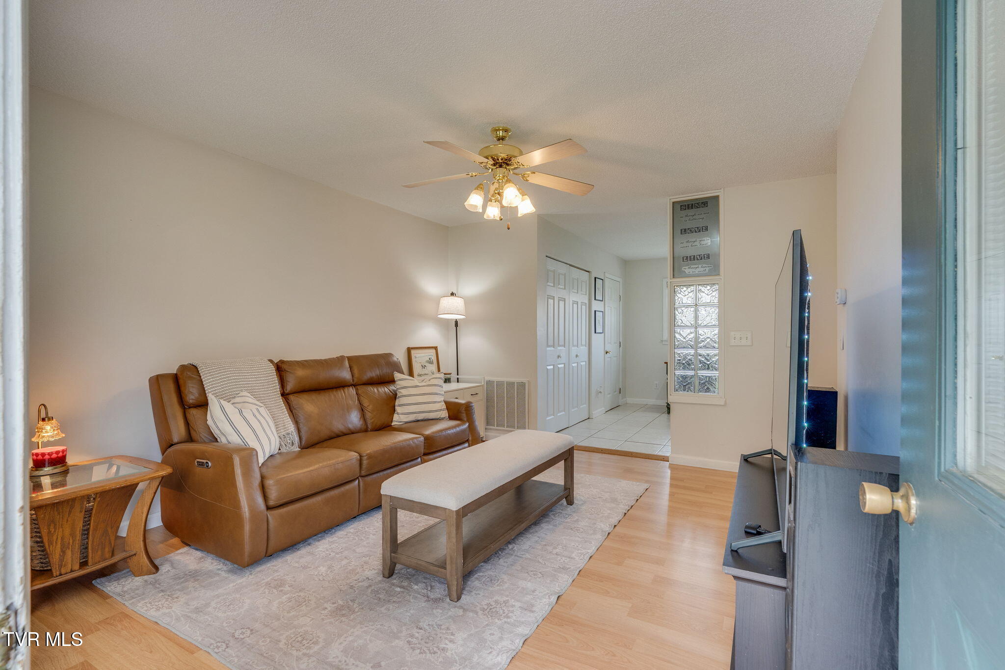 631 South Elm Avenue Erwin, TN 37650 - Photo 4 of 25 004