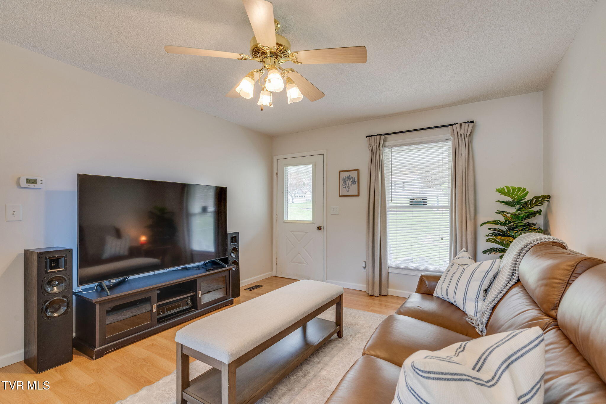 631 South Elm Avenue Erwin, TN 37650 - Photo 6 of 25 006