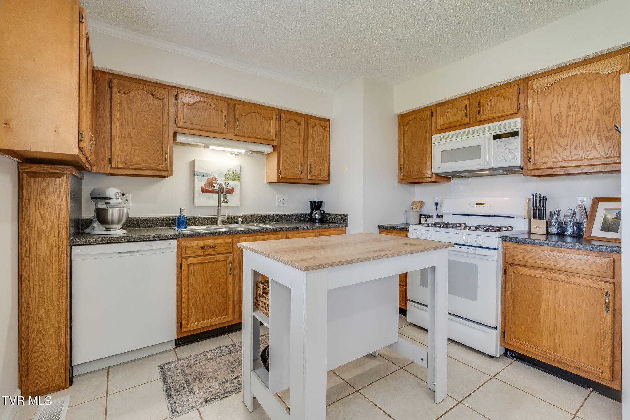 631 South Elm Avenue Erwin, TN 37650 - Photo 9 of 25 009