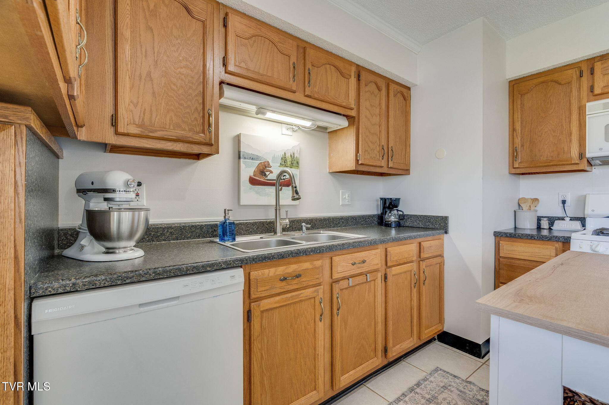 631 South Elm Avenue Erwin, TN 37650 - Photo 10 of 25 010