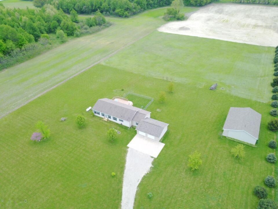 7860 North Branch Road Watervliet, MI 49098 - Photo 2 of 36 IMG_1962