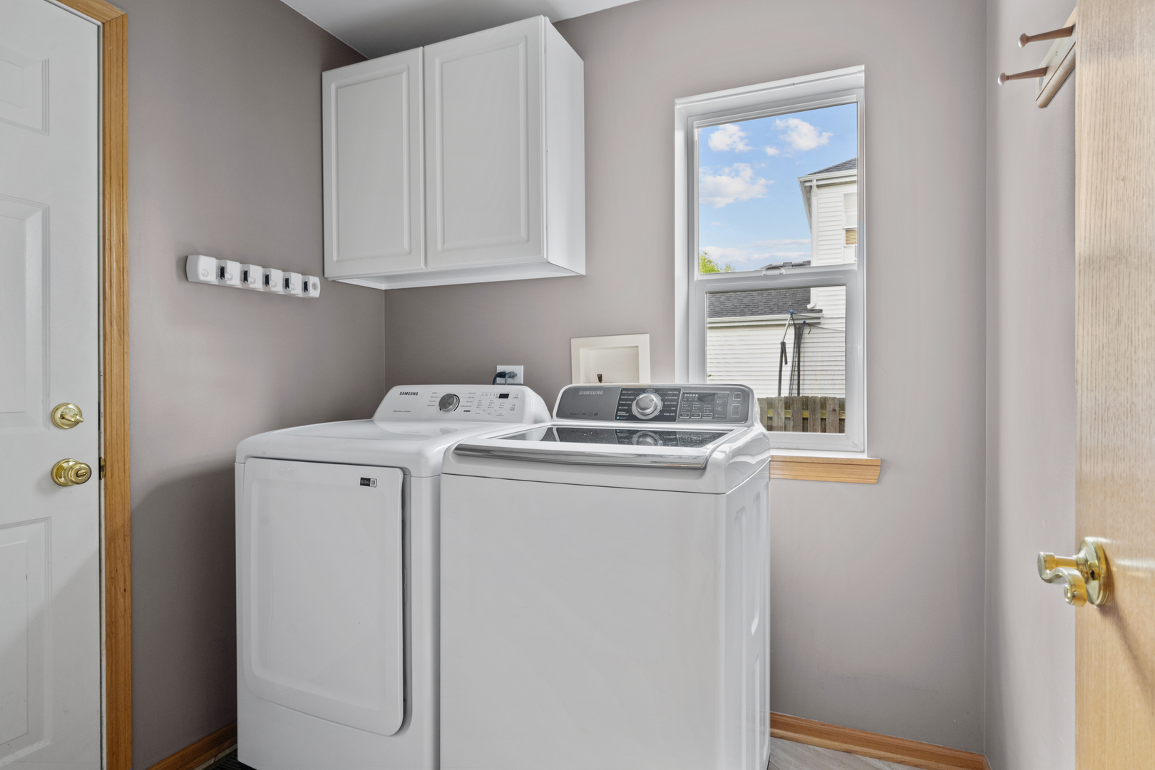 614 Wingpointe Drive Aurora, IL 60506 - Photo 15 of 31 a utility room with dryer and washer