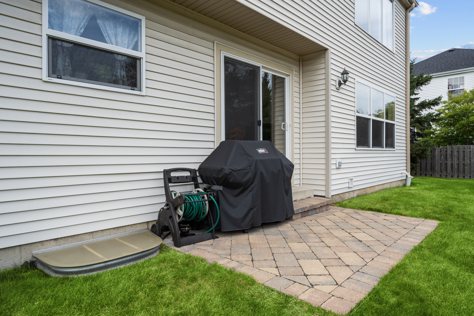 614 Wingpointe Drive Aurora, IL 60506 - Photo 27 of 31 a backyard of a house with lots of green space