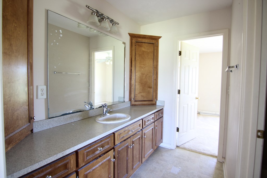 114 McLendon Road Fort Mitchell, AL 36856 - Photo 25 of 37 Jack-n-Jill Bath