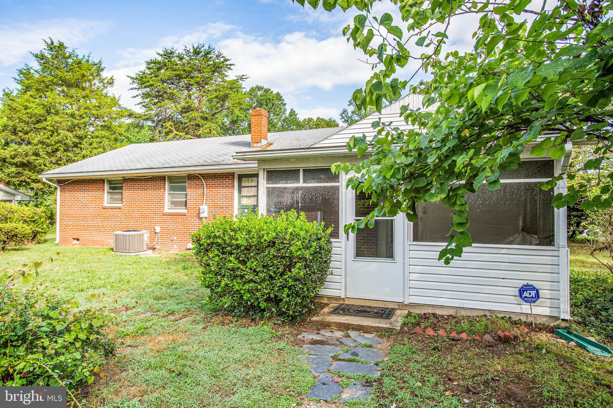 11358 Ridge Road King George, VA 22485 - Photo 7 of 31 Screened patio exterior
