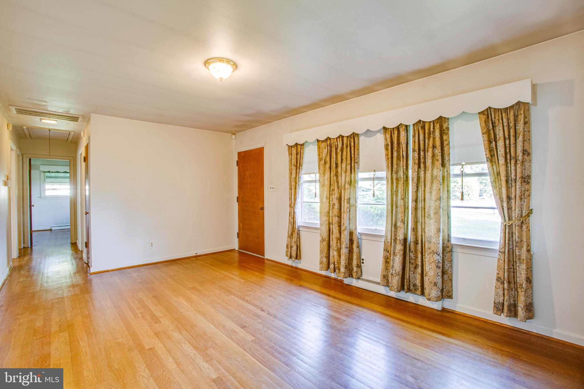 11358 Ridge Road King George, VA 22485 - Photo 9 of 31 Living room looking back towards the bedrooms