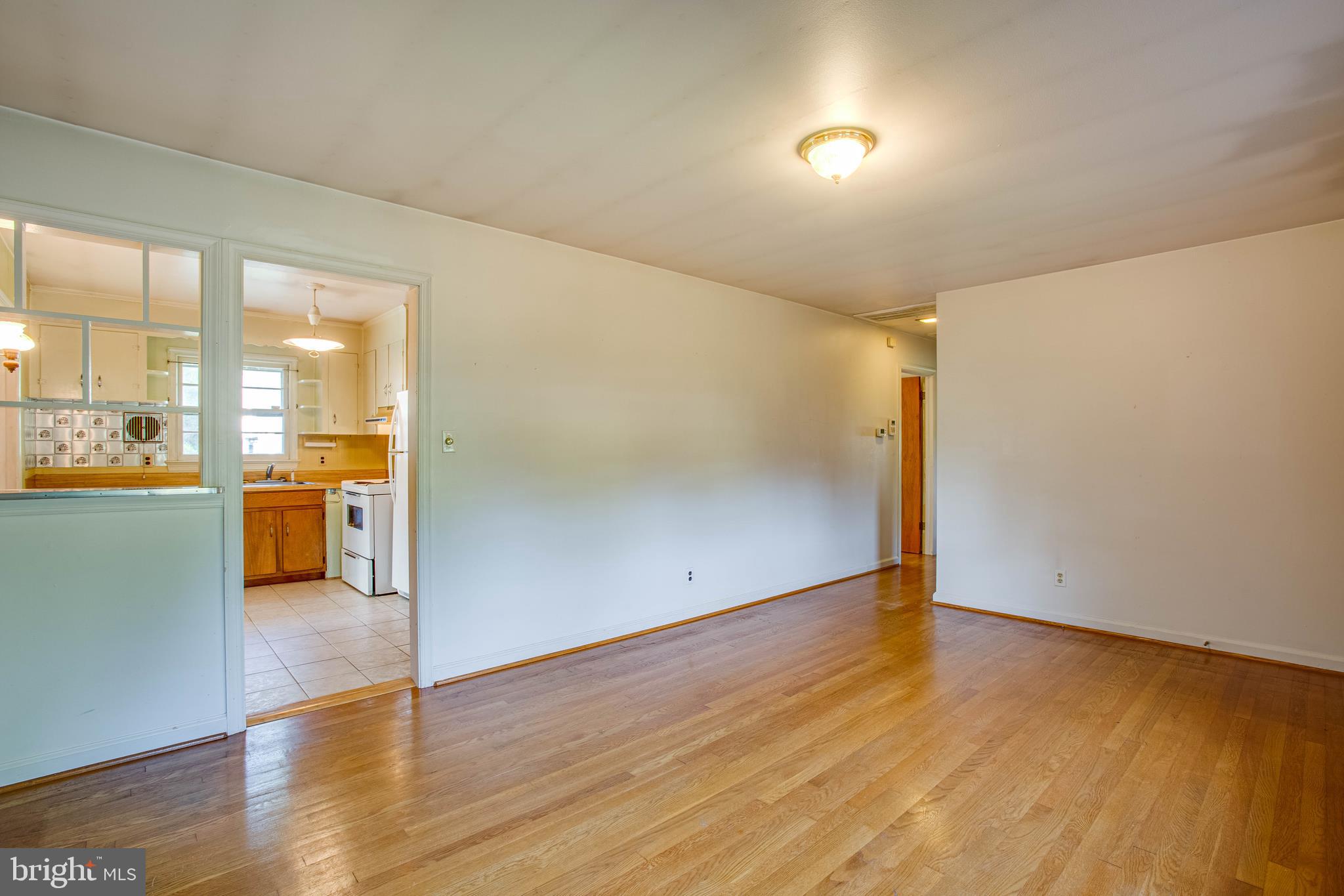 11358 Ridge Road King George, VA 22485 - Photo 10 of 31 Living room looking into the kitchen