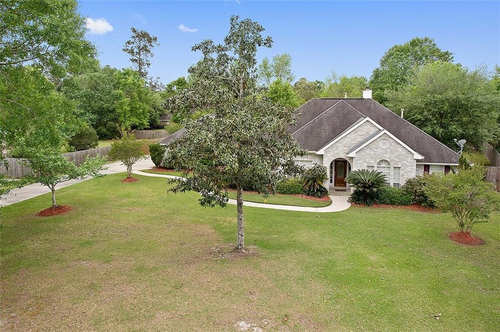 1305 Spring Ridge Circle Slidell, LA 70461 - Photo 2 of 15