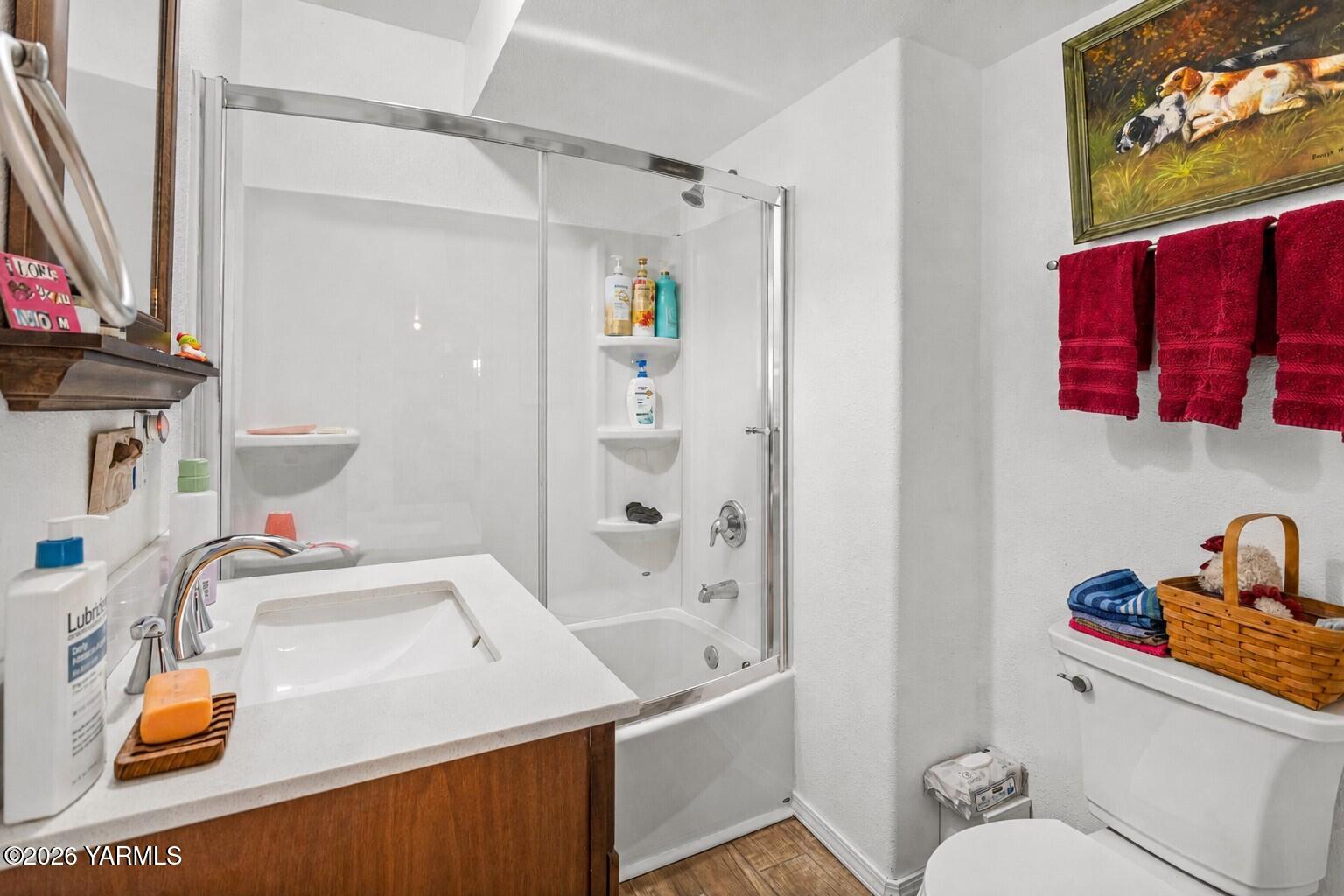 2301 Houghton Road Zillah, WA 98953 - Photo 22 of 34 Lower Level Bathroom