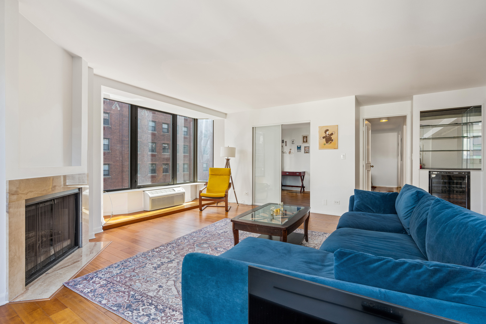 40 East Delaware Place, Unit 1502 Chicago, IL 60611 - Photo 4 of 25