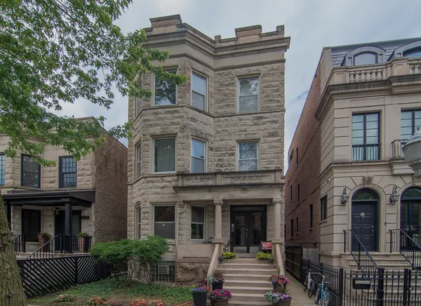 $3,800 | 3732 North Wayne Avenue, Unit 3, Chicago, IL 60613