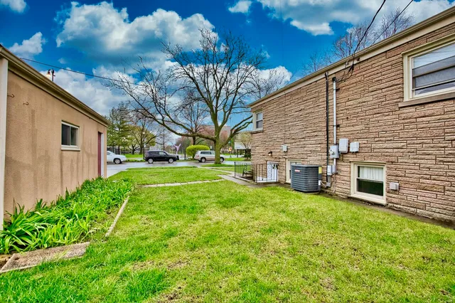 a view of a house with a yard