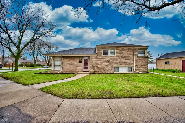 a front view of house with yard