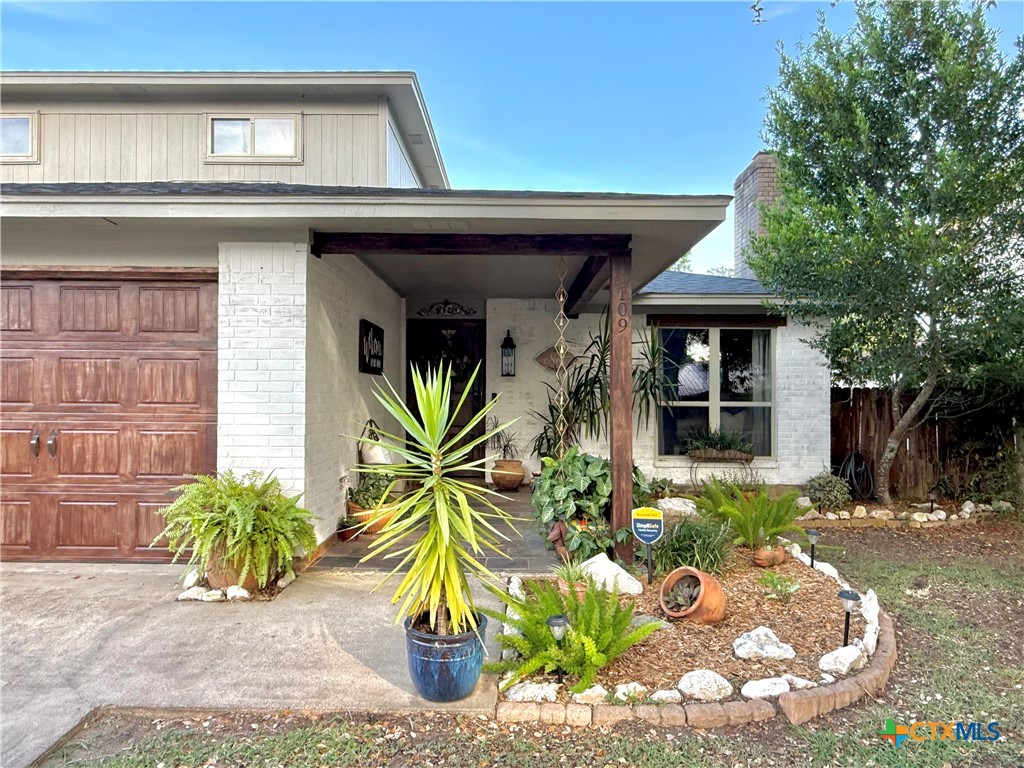 109 Perth Road Victoria, TX 77904 - Photo 3 of 45 Gallery Image 3