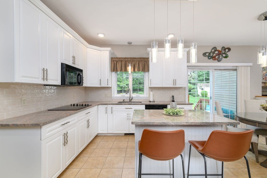 53 Queens Circle Raynham, MA 02767 - Photo 19 of 38