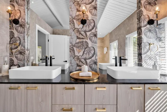 $14,000 | 901 Northwest 7th Street, Miami, FL 33136