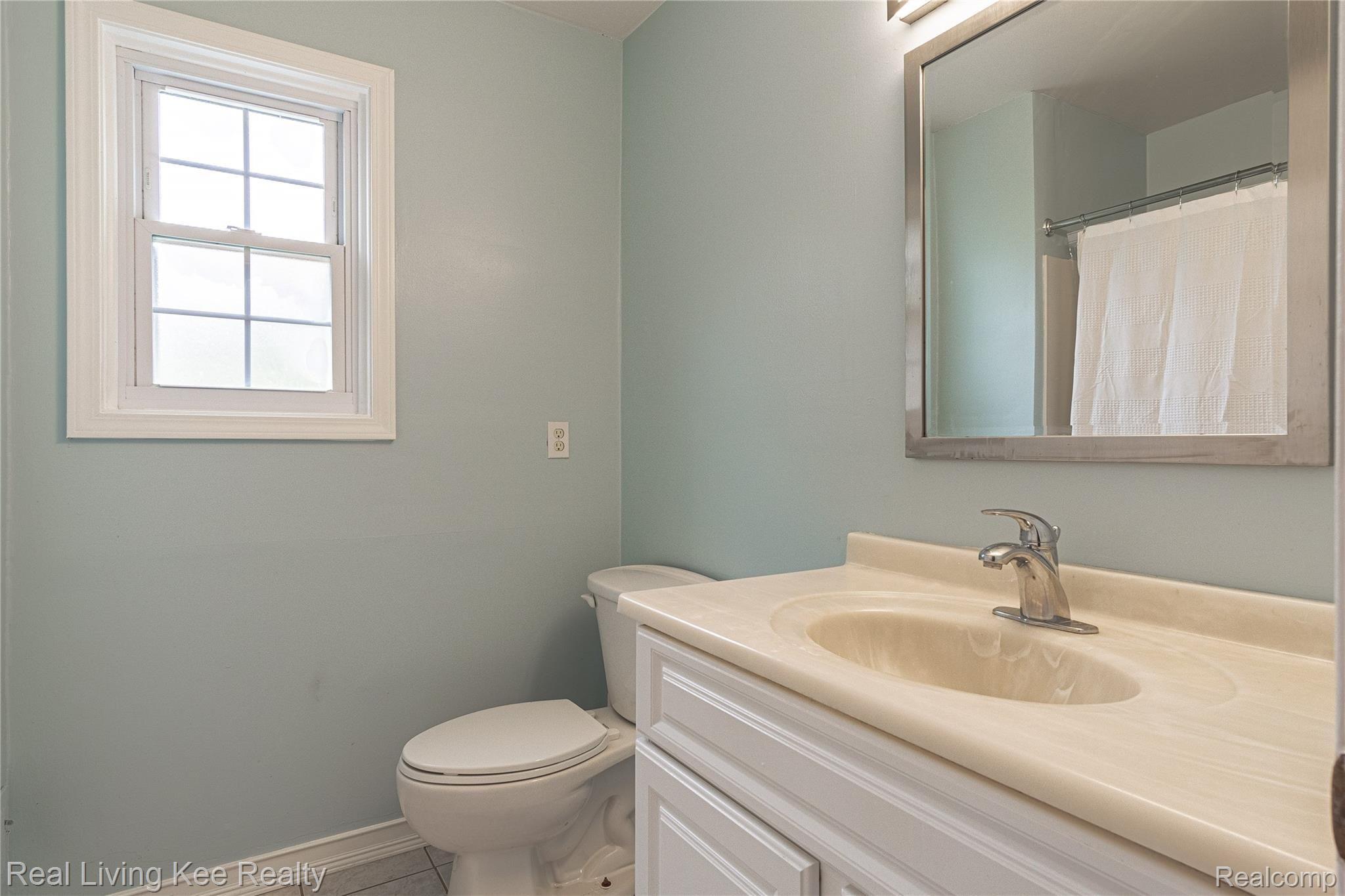 2260 North Fairview Lane Rochester, MI 48306 - Photo 22 of 38 Interiors (24 of 35).jpg