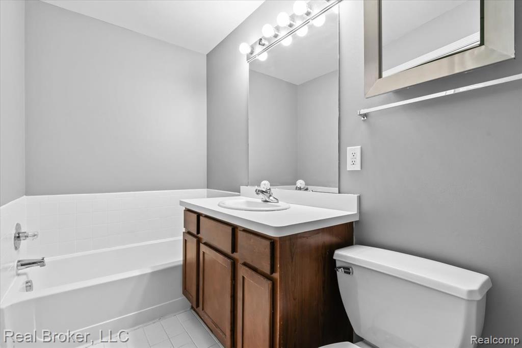 1546 Devon Lane Troy, MI 48084 - Photo 39 of 46