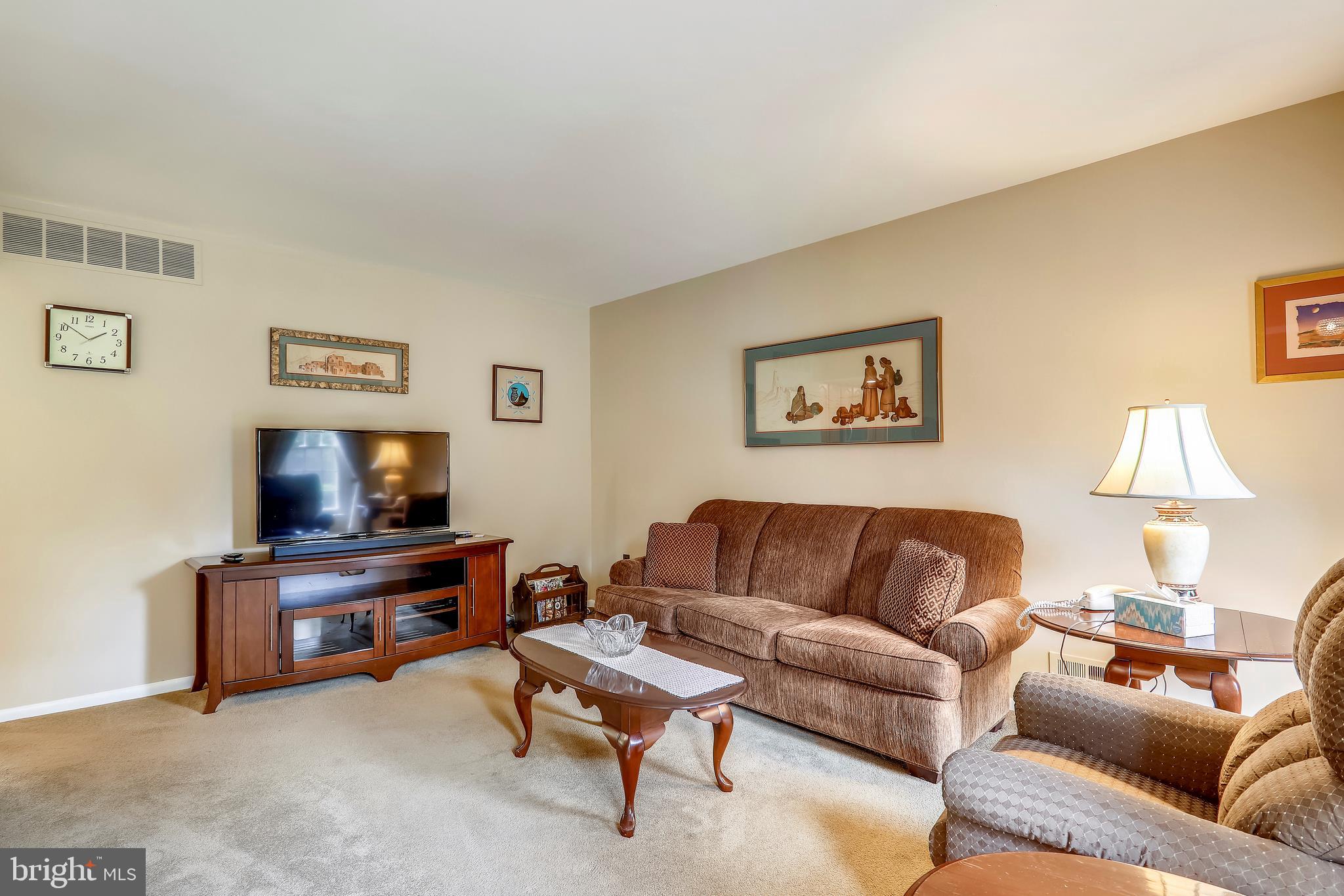1804 Hopefield Road Silver Spring, MD 20905 - Photo 14 of 39 Family room