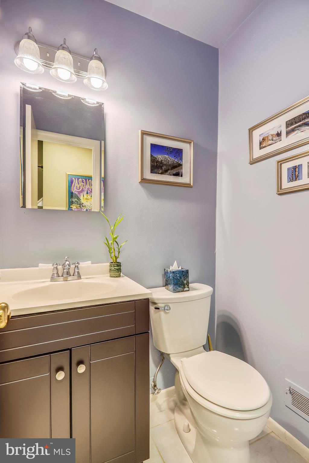 1804 Hopefield Road Silver Spring, MD 20905 - Photo 16 of 39 Main level powder room