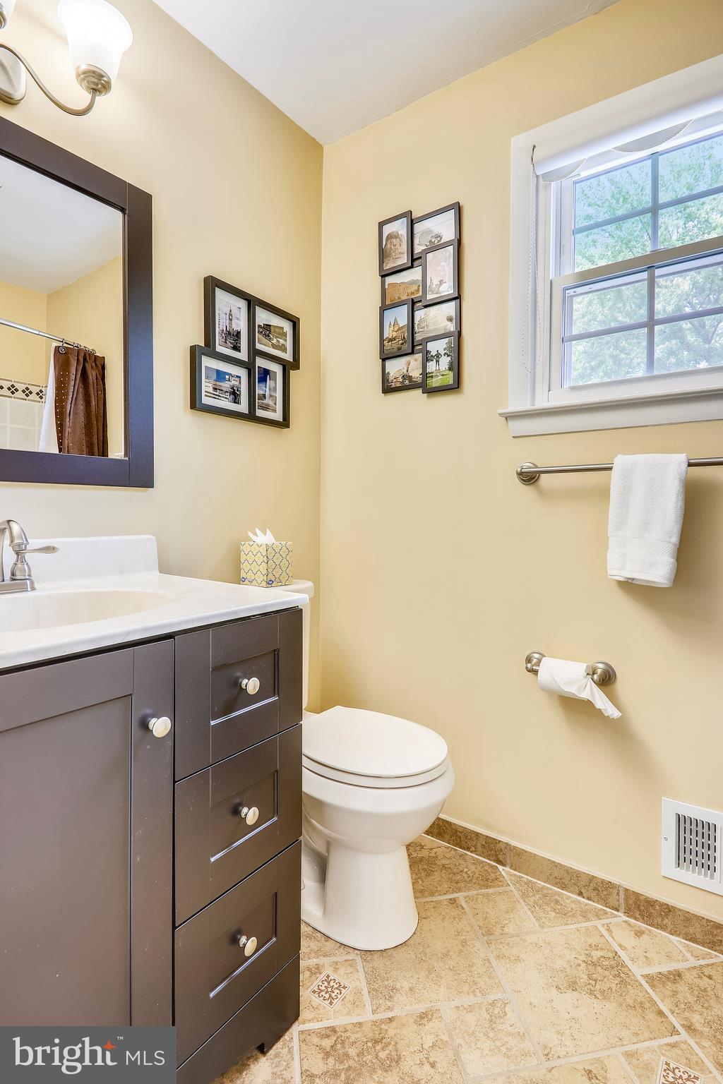 1804 Hopefield Road Silver Spring, MD 20905 - Photo 27 of 39 Bathroom