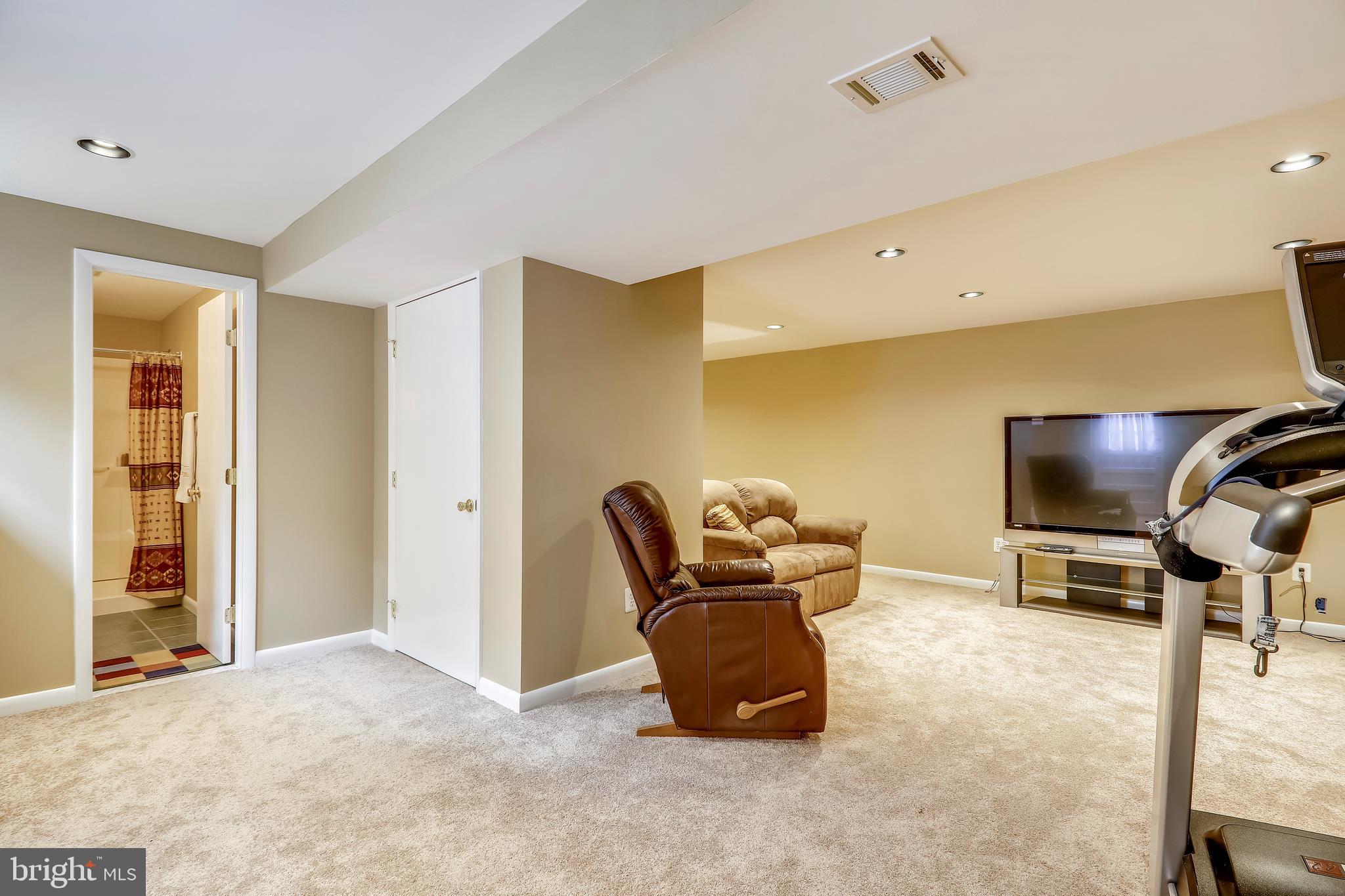 1804 Hopefield Road Silver Spring, MD 20905 - Photo 33 of 39 Game Room