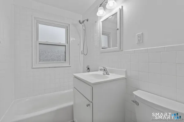 $1,989 | 29 Hamilton Court, Unit D, Stamford, CT 06902