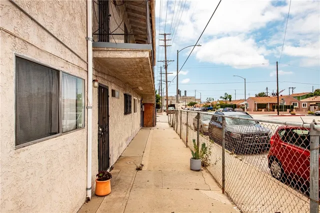 $950,000 | 333 West D Street, Wilmington, CA 90744