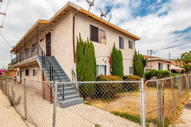 $950,000 | 333 West D Street, Wilmington, CA 90744