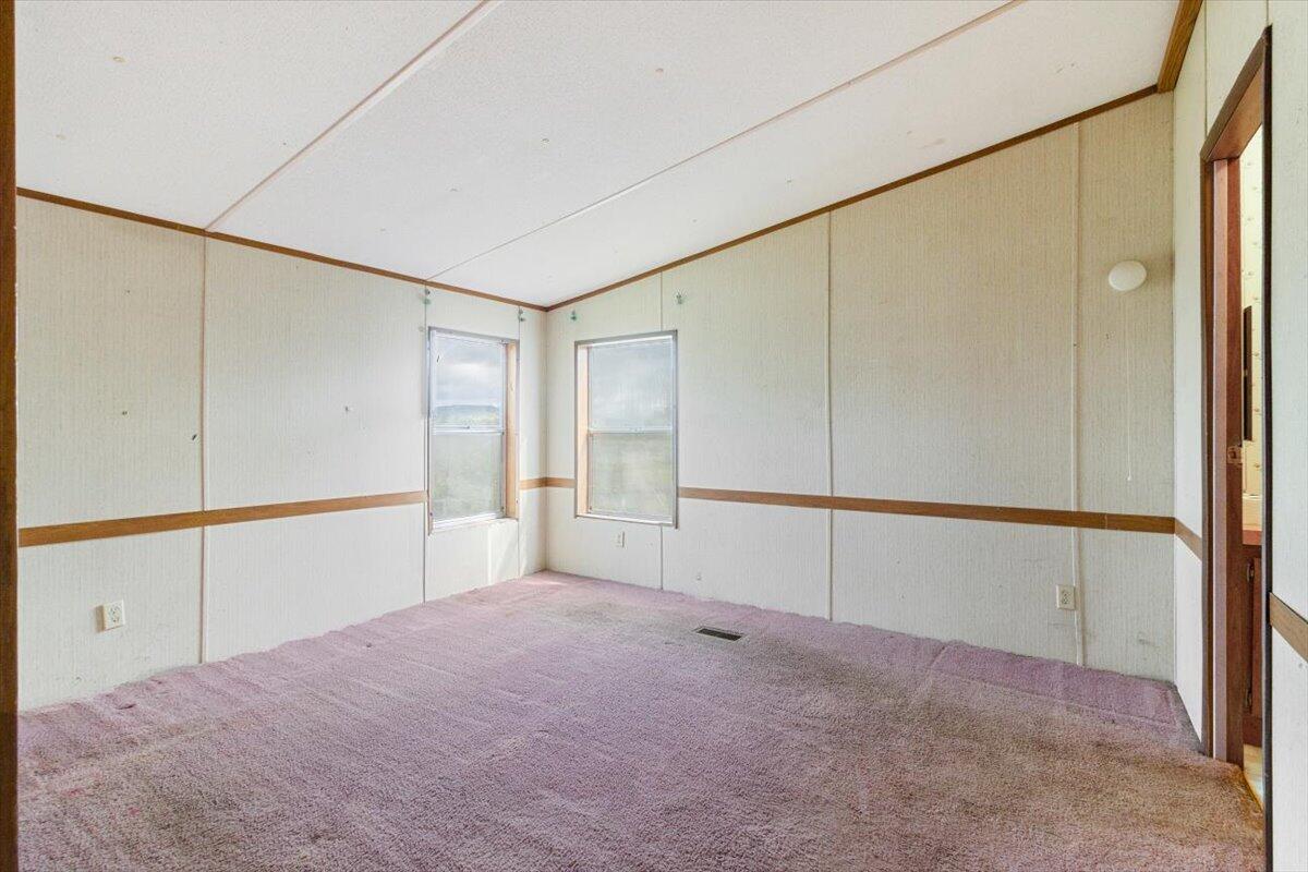 6850 Downing Road, Unit 66 Central Point, OR 97502 - Photo 8 of 15 Primary bedroom
