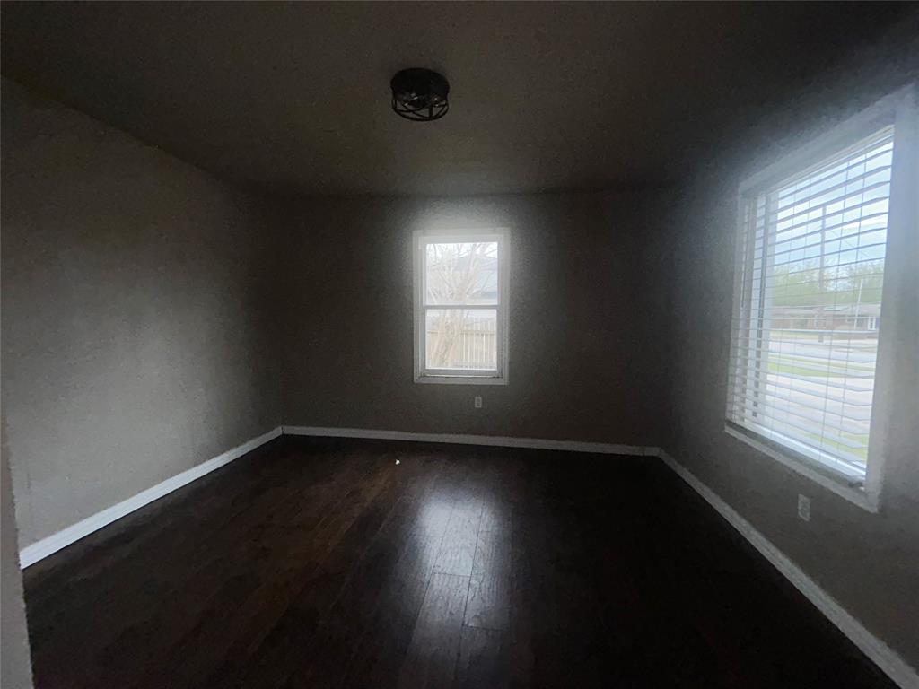 1031 Wade Hampton Street Benbrook, TX 76126 - Photo 7 of 20