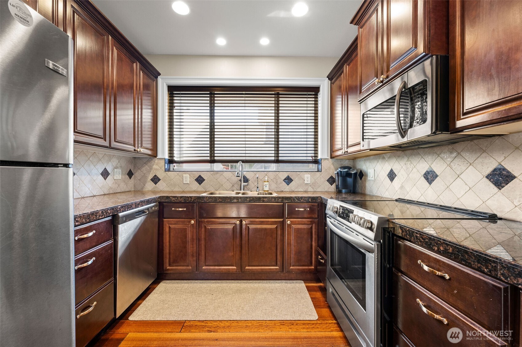 138 28th Street Northwest Long Beach, WA 98631 - Photo 8 of 35