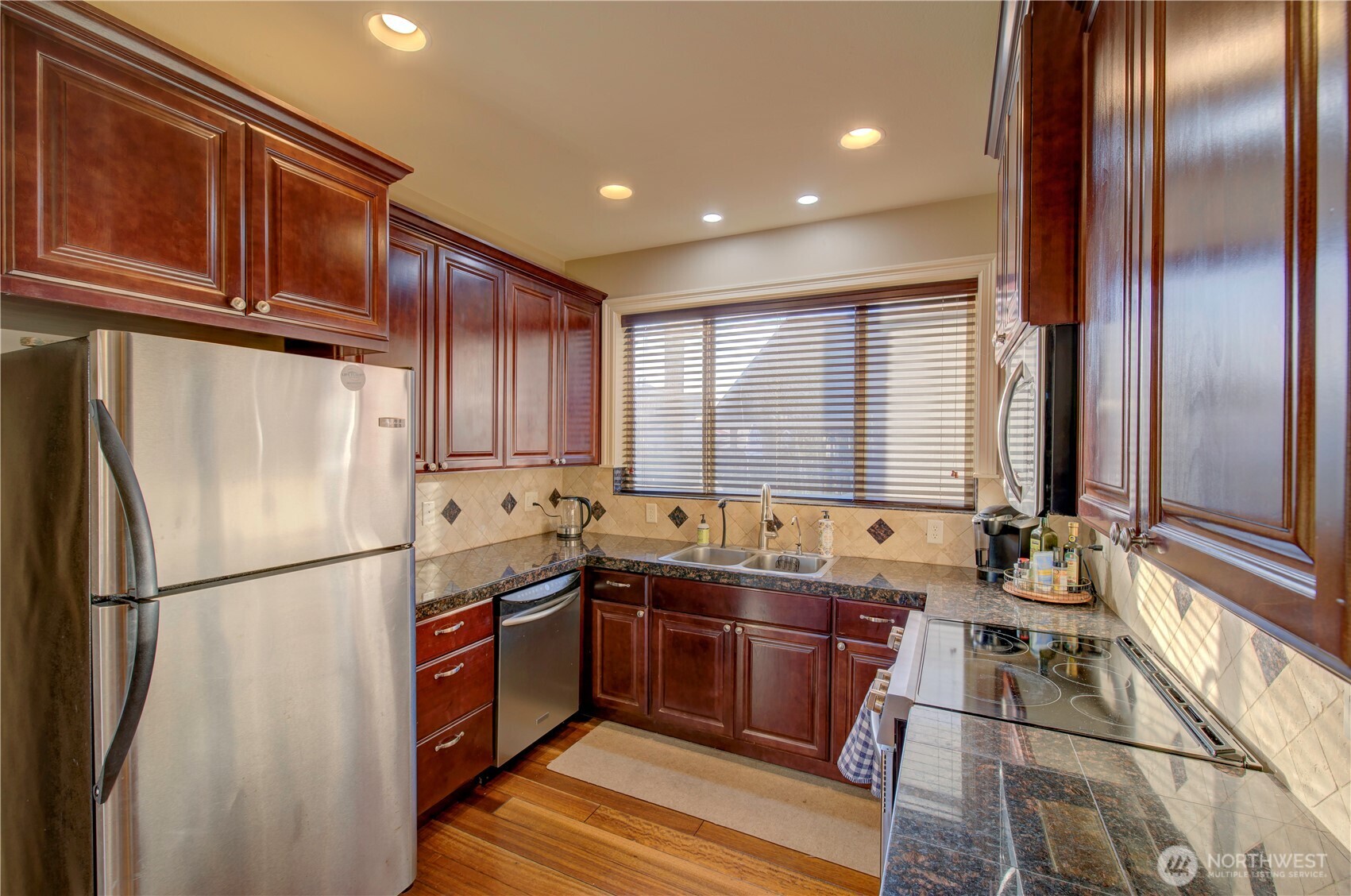 138 28th Street Northwest Long Beach, WA 98631 - Photo 10 of 35