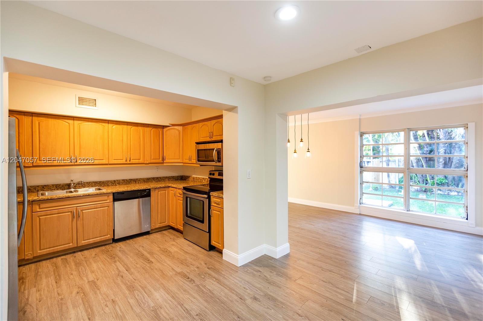 5451 Southwest 80th Street Miami, FL 33143 - Photo 7 of 39