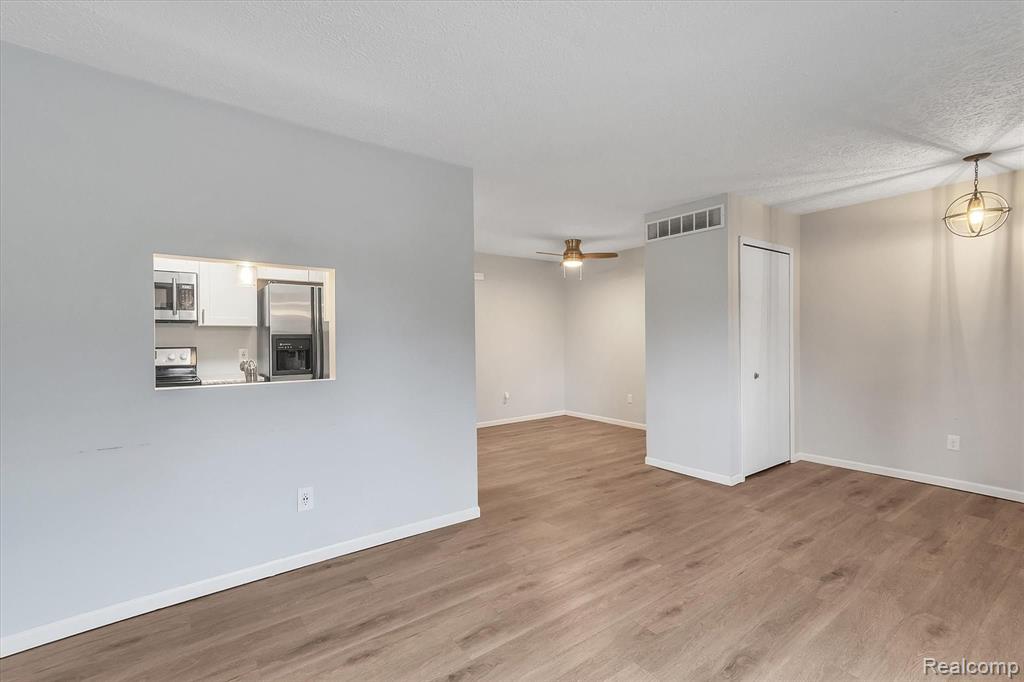 27208 Spaulding Road, Unit 15 New Hudson, MI 48165 - Photo 6 of 23