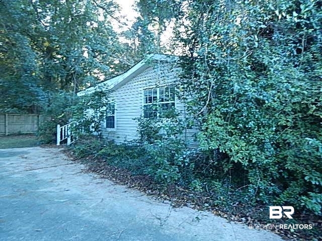 520 Volanta Avenue Fairhope, AL 36532 - Photo 7 of 34 View of side of home