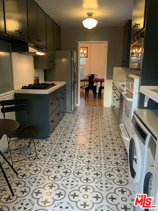 3969 Alla Road Los Angeles, CA 90066 - Photo 7 of 28 a kitchen with granite countertop a stove a sink and a refrigerator