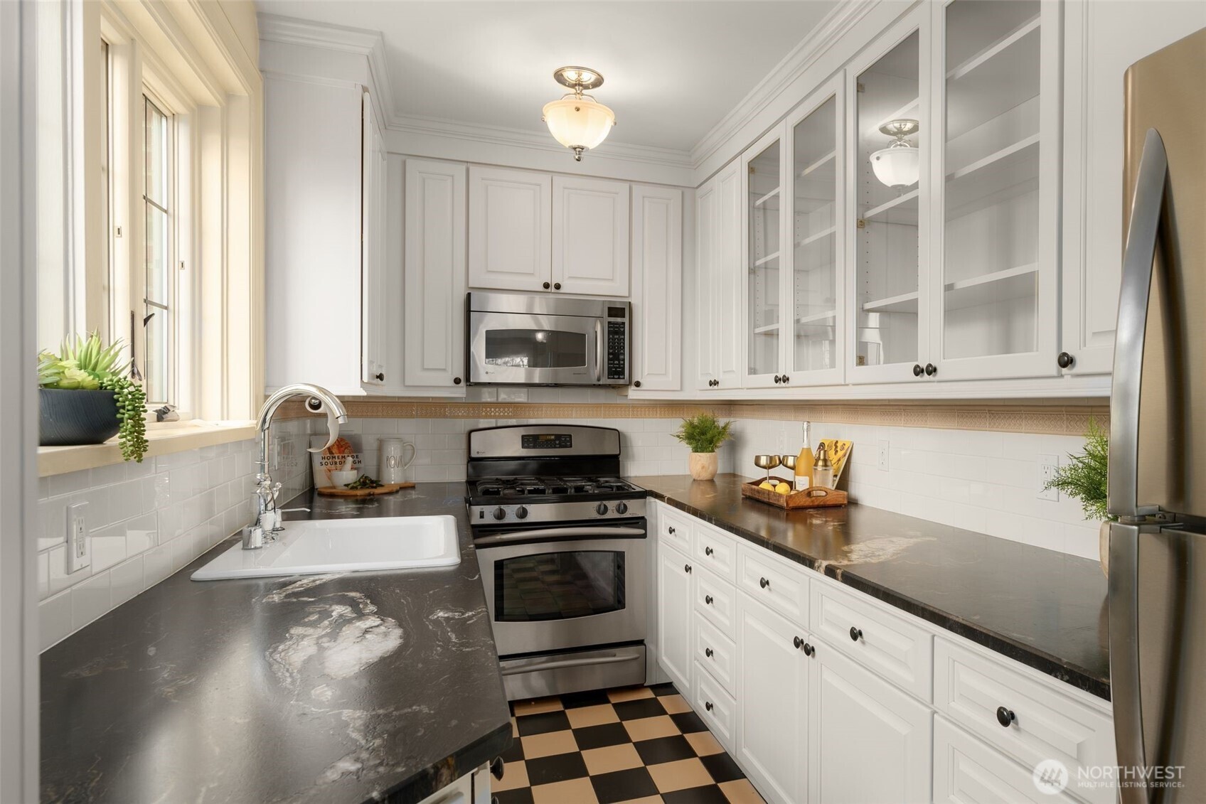 405 Prospect Street, Unit 201 Seattle, WA 98109 - Photo 15 of 40