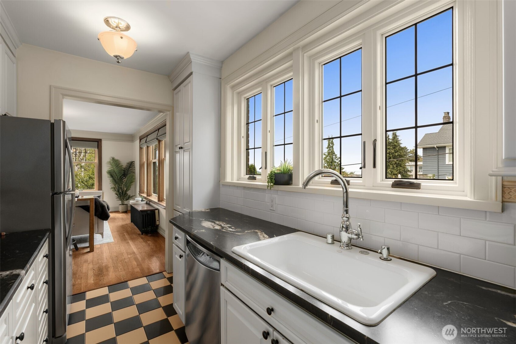 405 Prospect Street, Unit 201 Seattle, WA 98109 - Photo 16 of 40