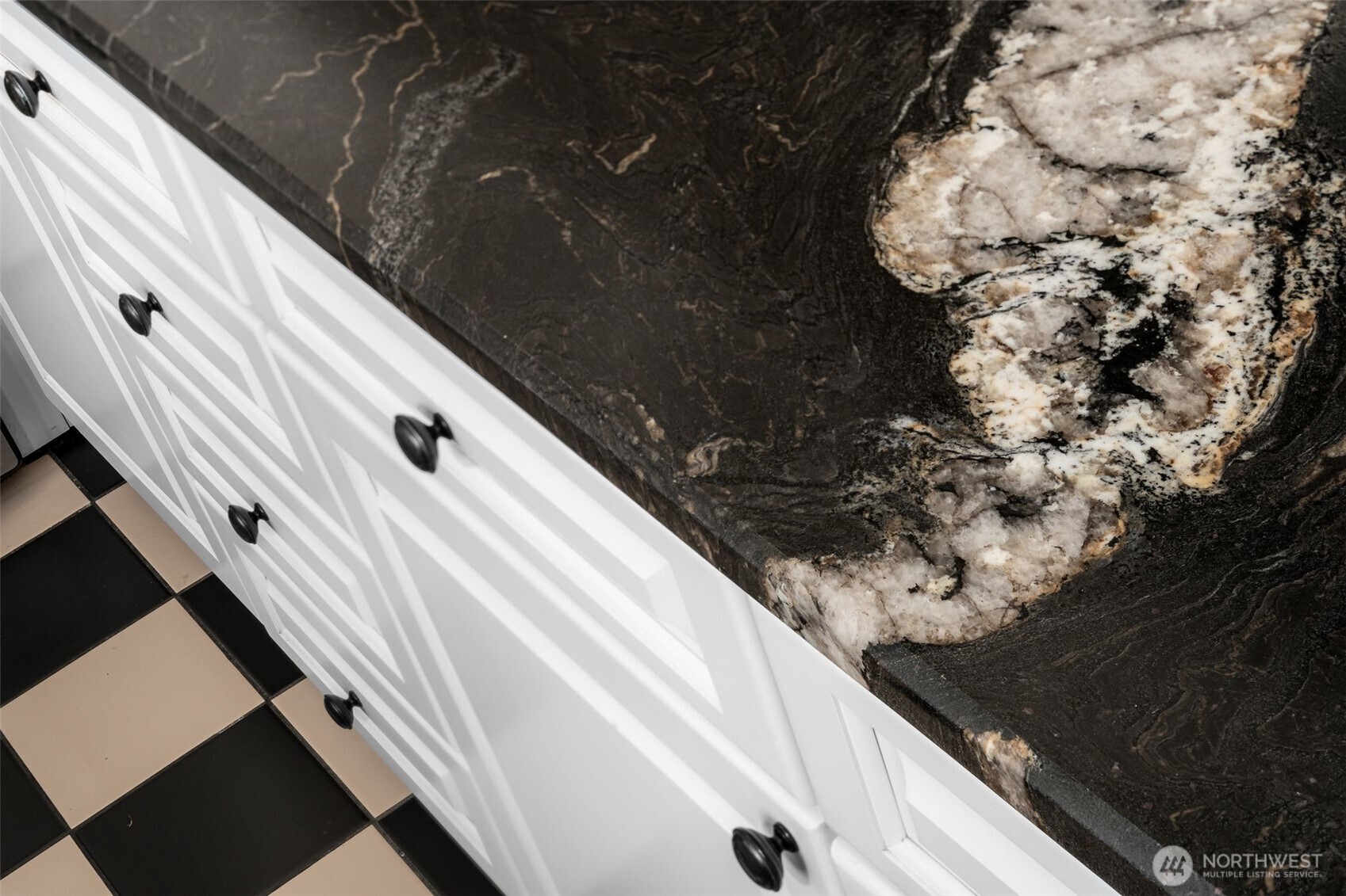 405 Prospect Street, Unit 201 Seattle, WA 98109 - Photo 17 of 40