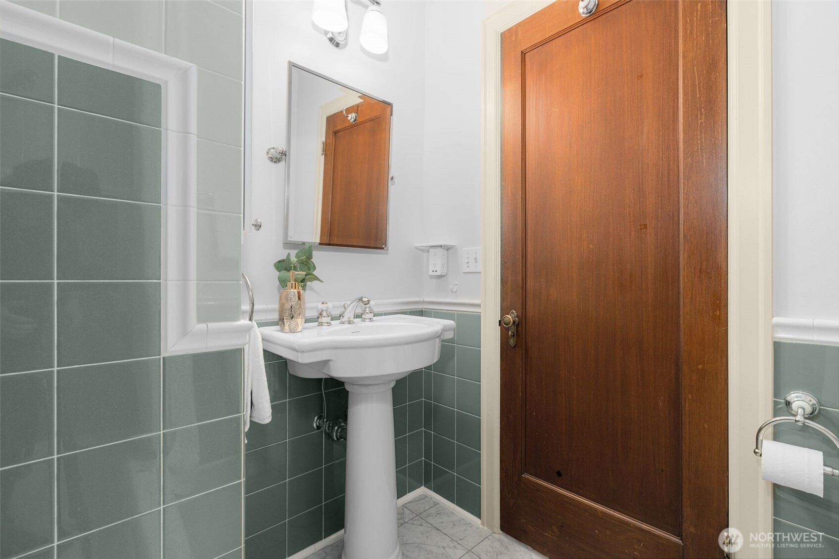 405 Prospect Street, Unit 201 Seattle, WA 98109 - Photo 32 of 40