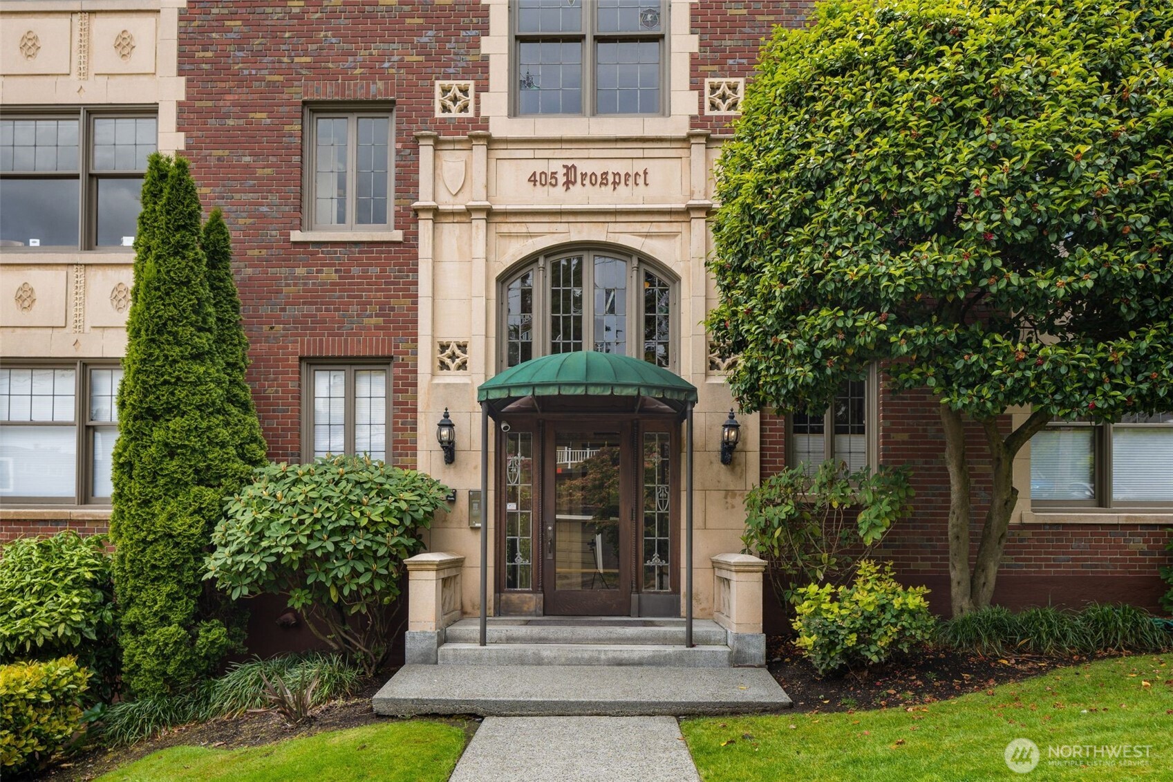 405 Prospect Street, Unit 201 Seattle, WA 98109 - Photo 37 of 40