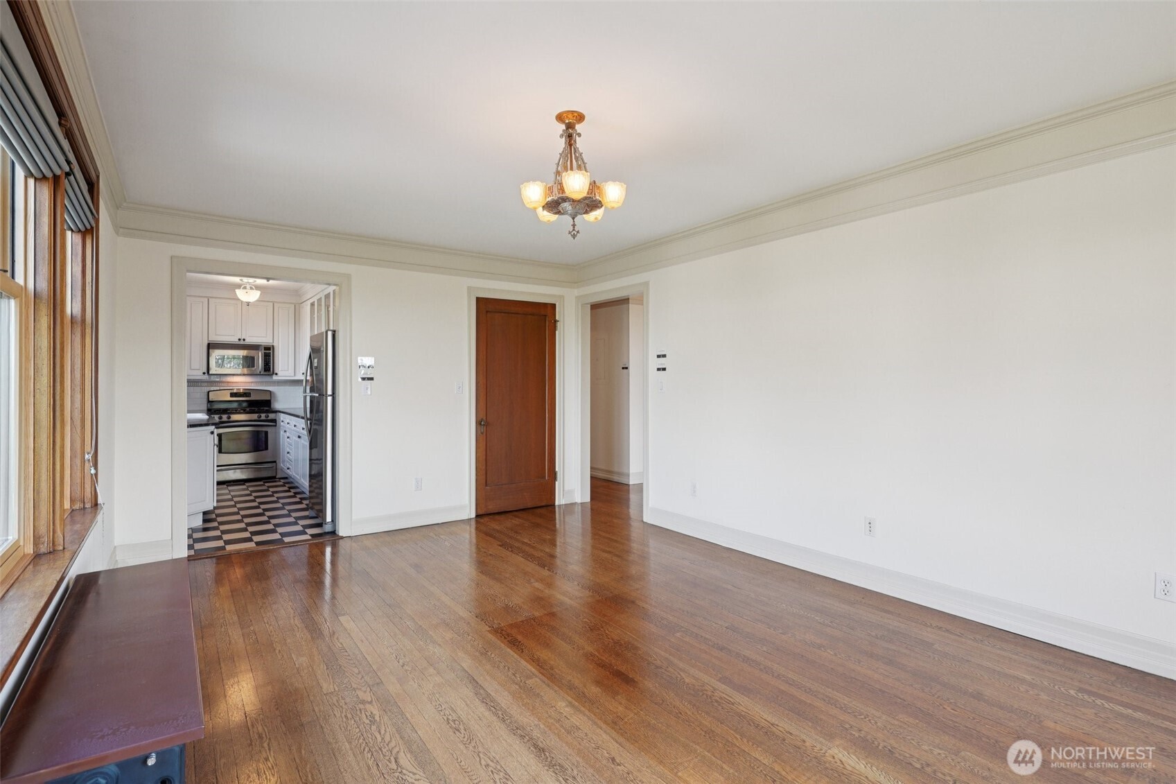 405 Prospect Street, Unit 201 Seattle, WA 98109 - Photo 9 of 40