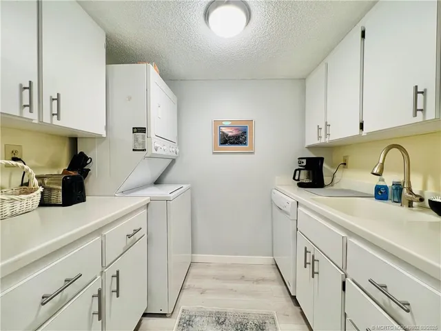 $2,000 | 3792 Northeast Ocean Boulevard, Unit 103, Jensen Beach, FL 34957